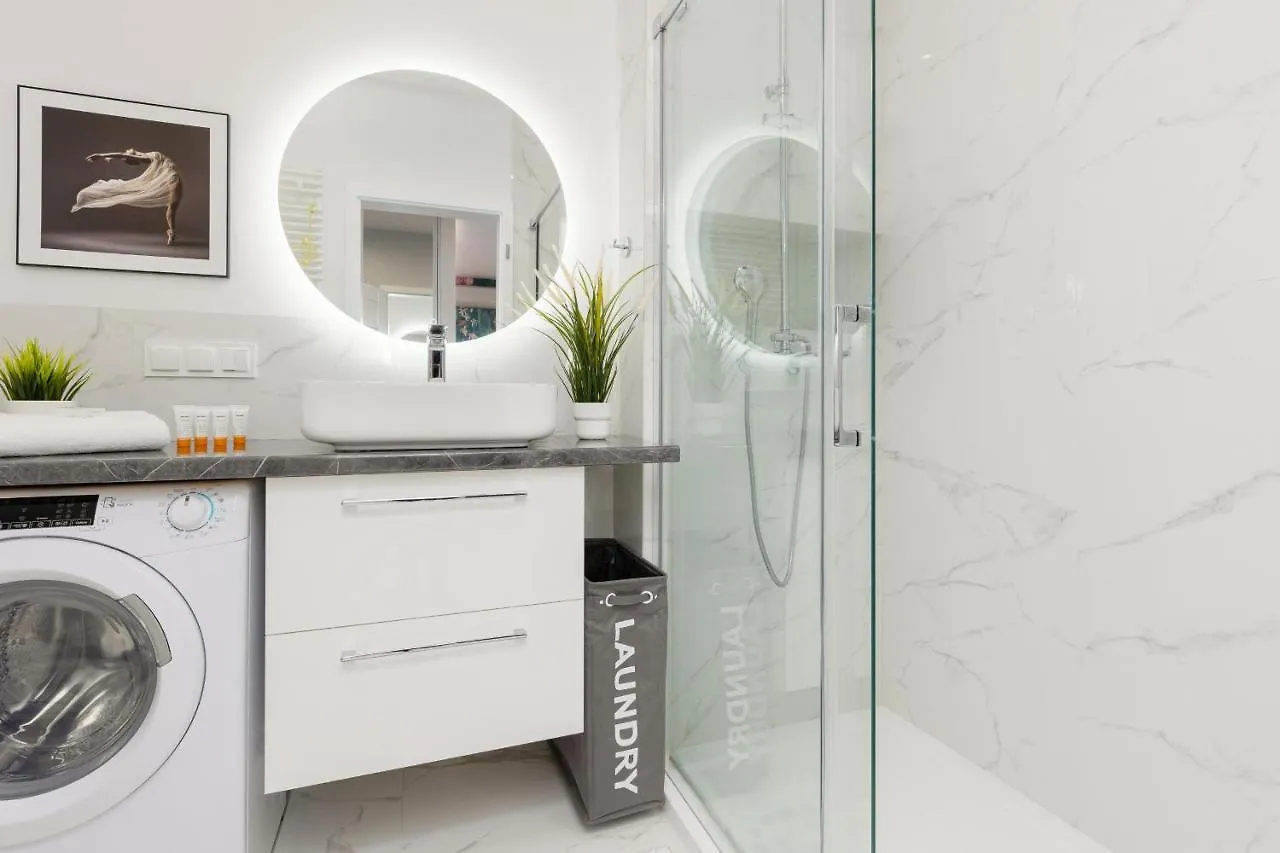 Turquoise Apartment Near The Royal Lazienki Warsaw By Noclegi Renters