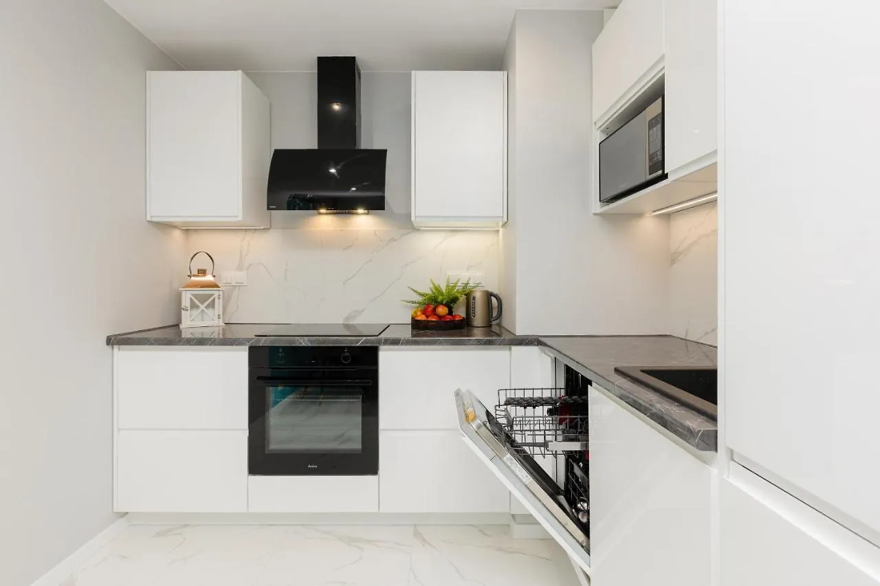Turquoise Apartment Near The Royal Lazienki Warsaw By Noclegi Renters