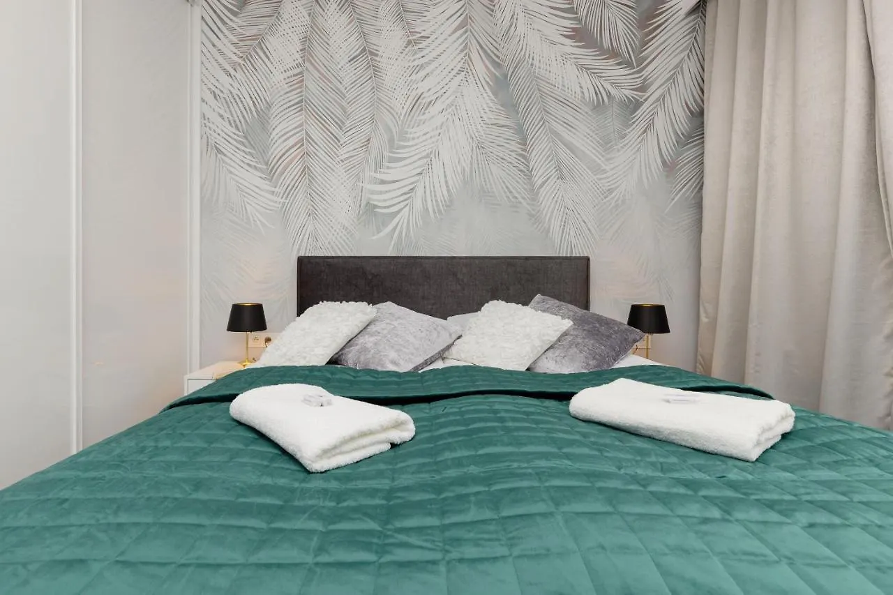 Turquoise Apartment Near The Royal Lazienki Warsaw By Noclegi Renters