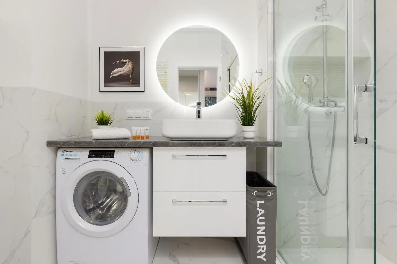 Turquoise Apartment Near The Royal Lazienki Warsaw By Noclegi Renters