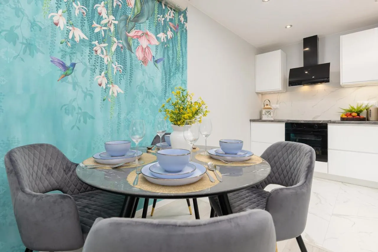 Turquoise Apartment Near The Royal Lazienki Warsaw By Noclegi Renters