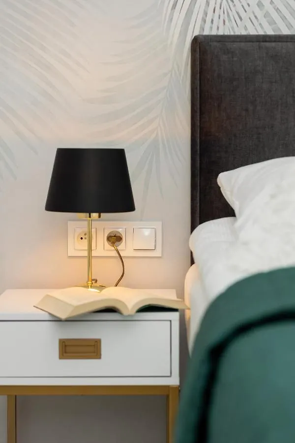 Turquoise Apartment Near The Royal Lazienki Warsaw By Noclegi Renters