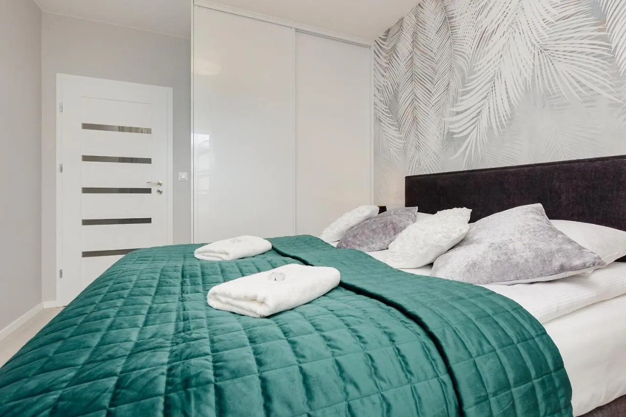 Turquoise Apartment Near The Royal Lazienki Warsaw By Noclegi Renters